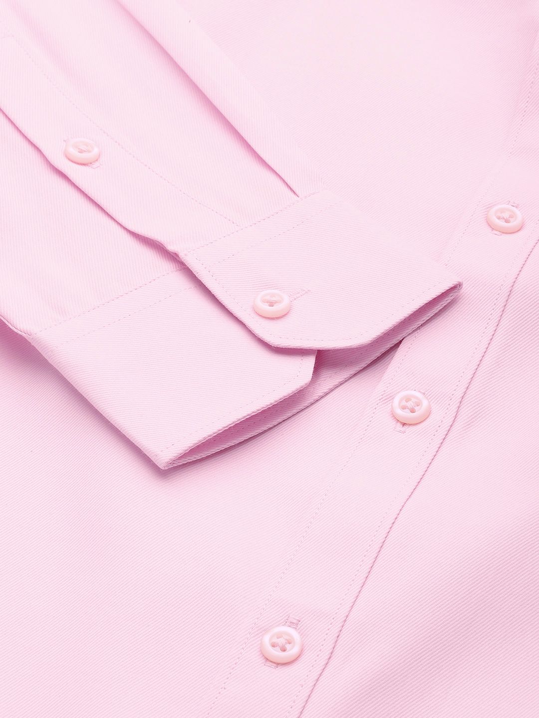 Men Slim Fit Solid Cutaway Collar Formal Shirt