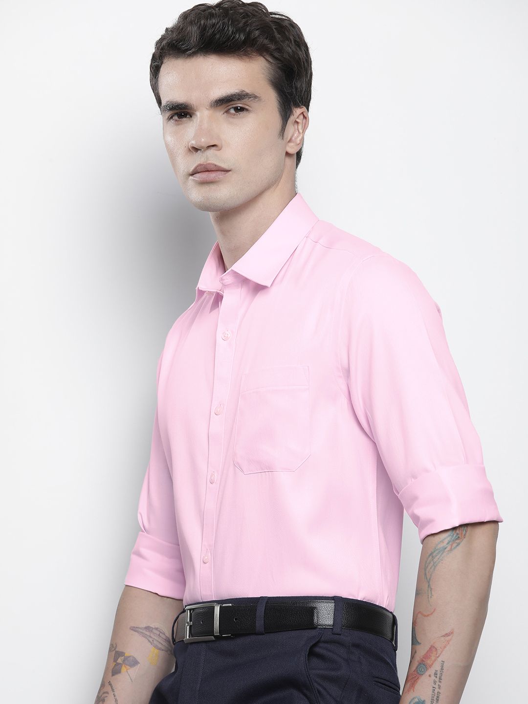Men Slim Fit Solid Cutaway Collar Formal Shirt