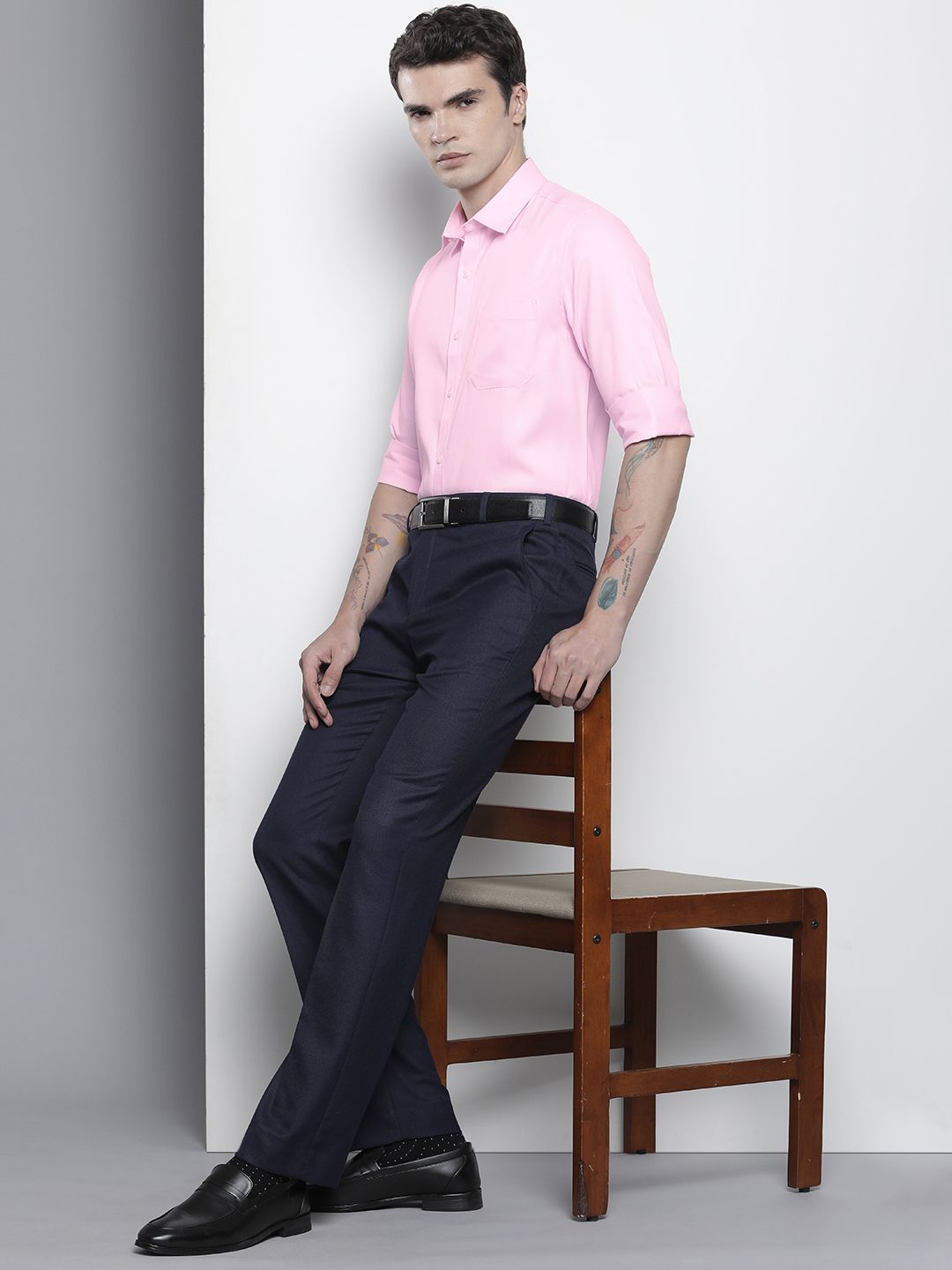 Men Slim Fit Solid Cutaway Collar Formal Shirt