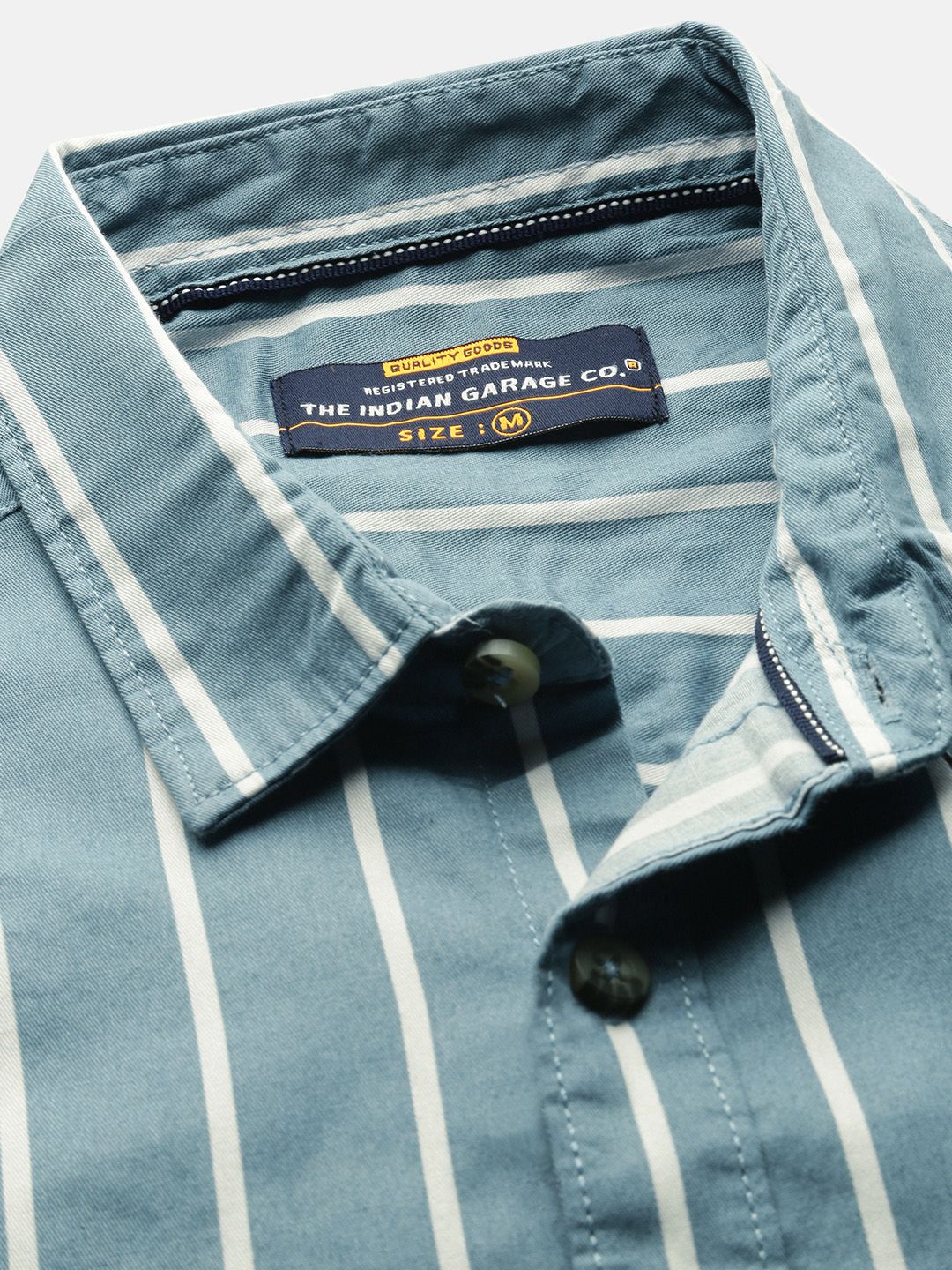 Men Slim Fit Striped Cutaway Collar Casual Shirt