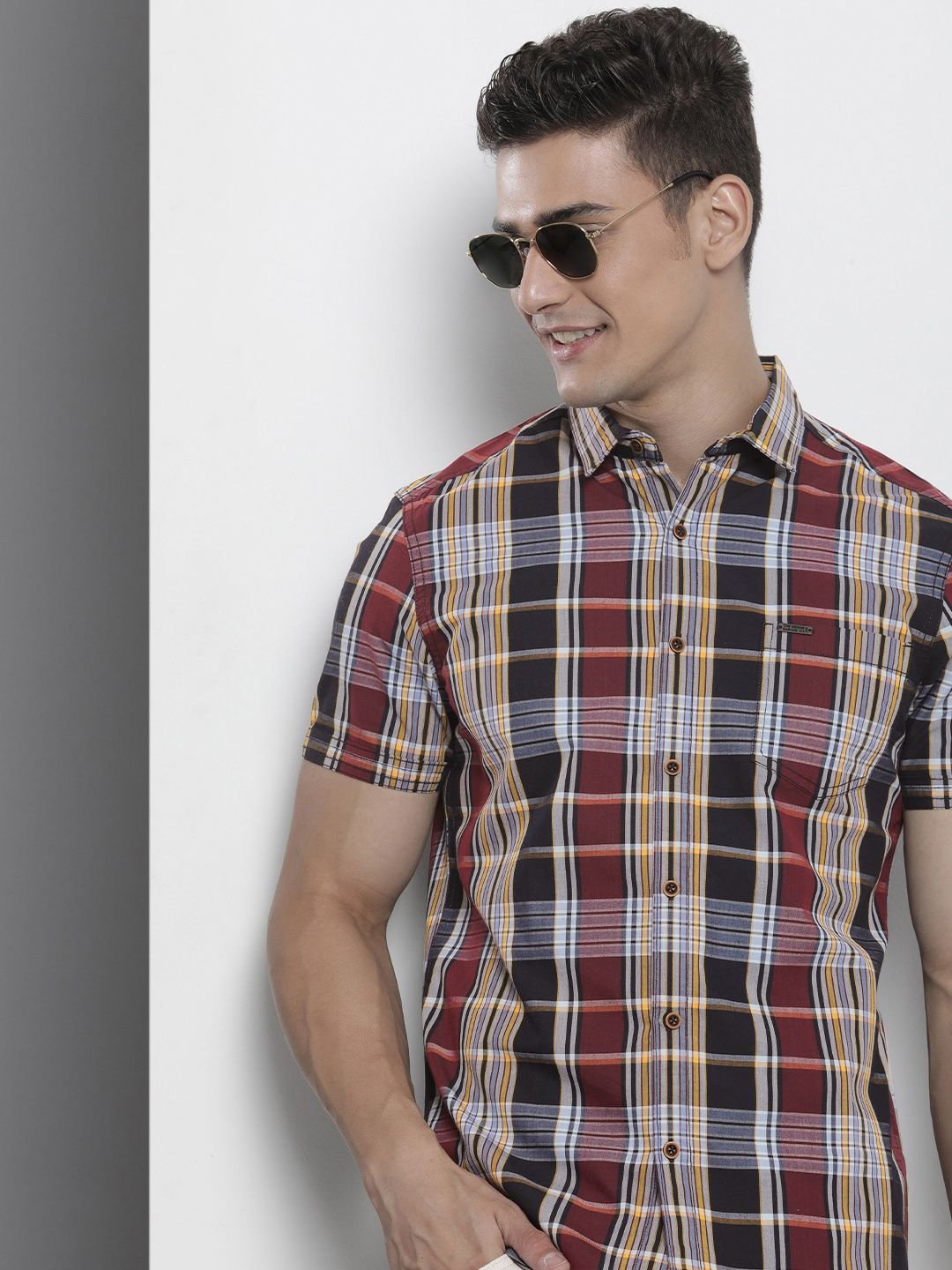 Men Slim Fit Checked Cutaway Collar Casual Shirt