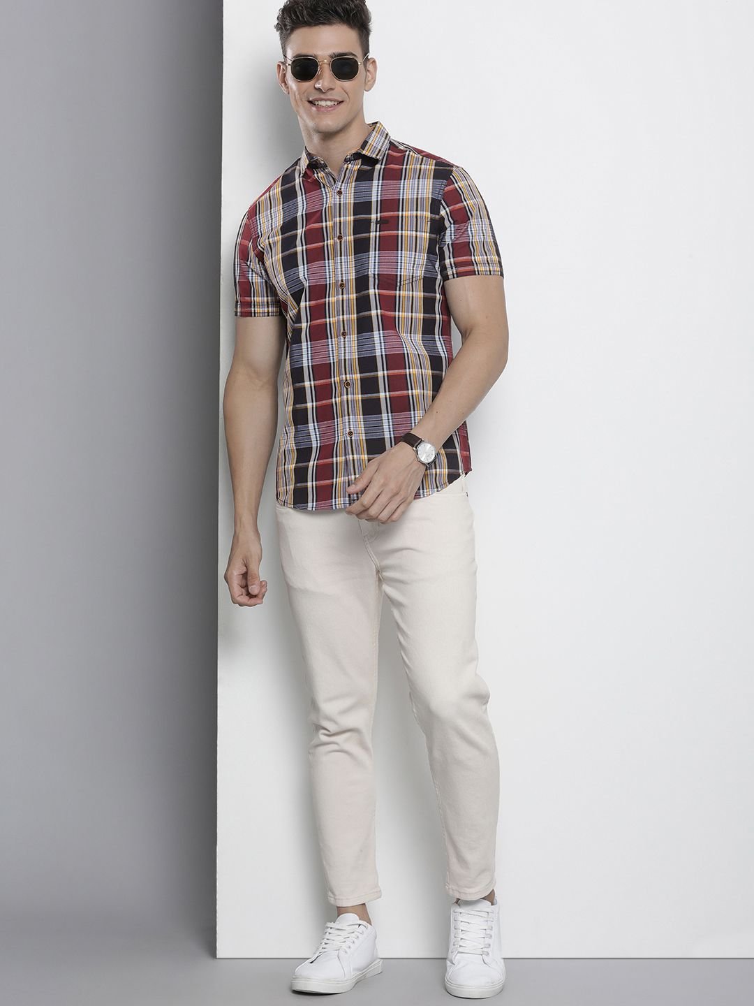 Men Slim Fit Checked Cutaway Collar Casual Shirt