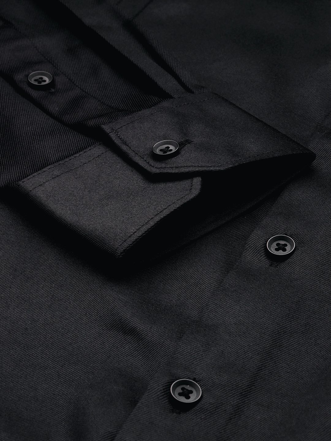 Men Slim Fit Solid Cutaway Collar Formal Shirt
