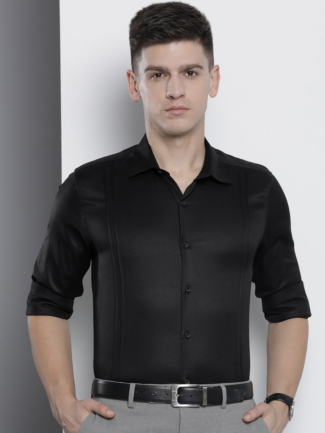 Men Slim Fit Solid Cutaway Collar Formal Shirt