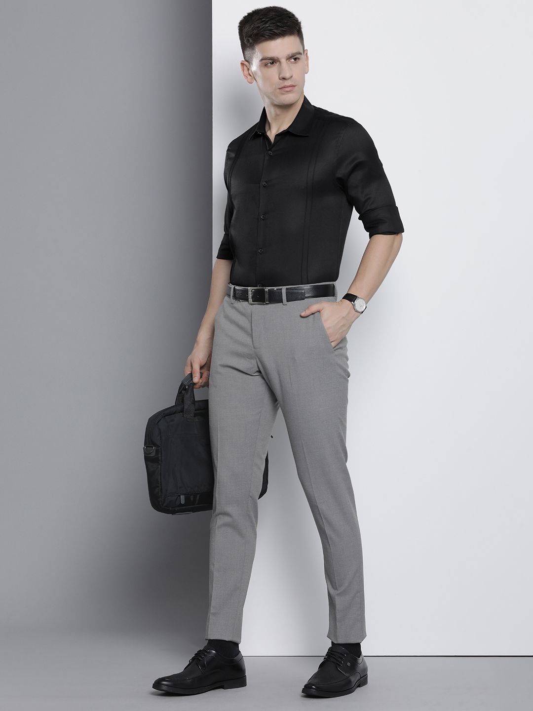 Men Slim Fit Solid Cutaway Collar Formal Shirt