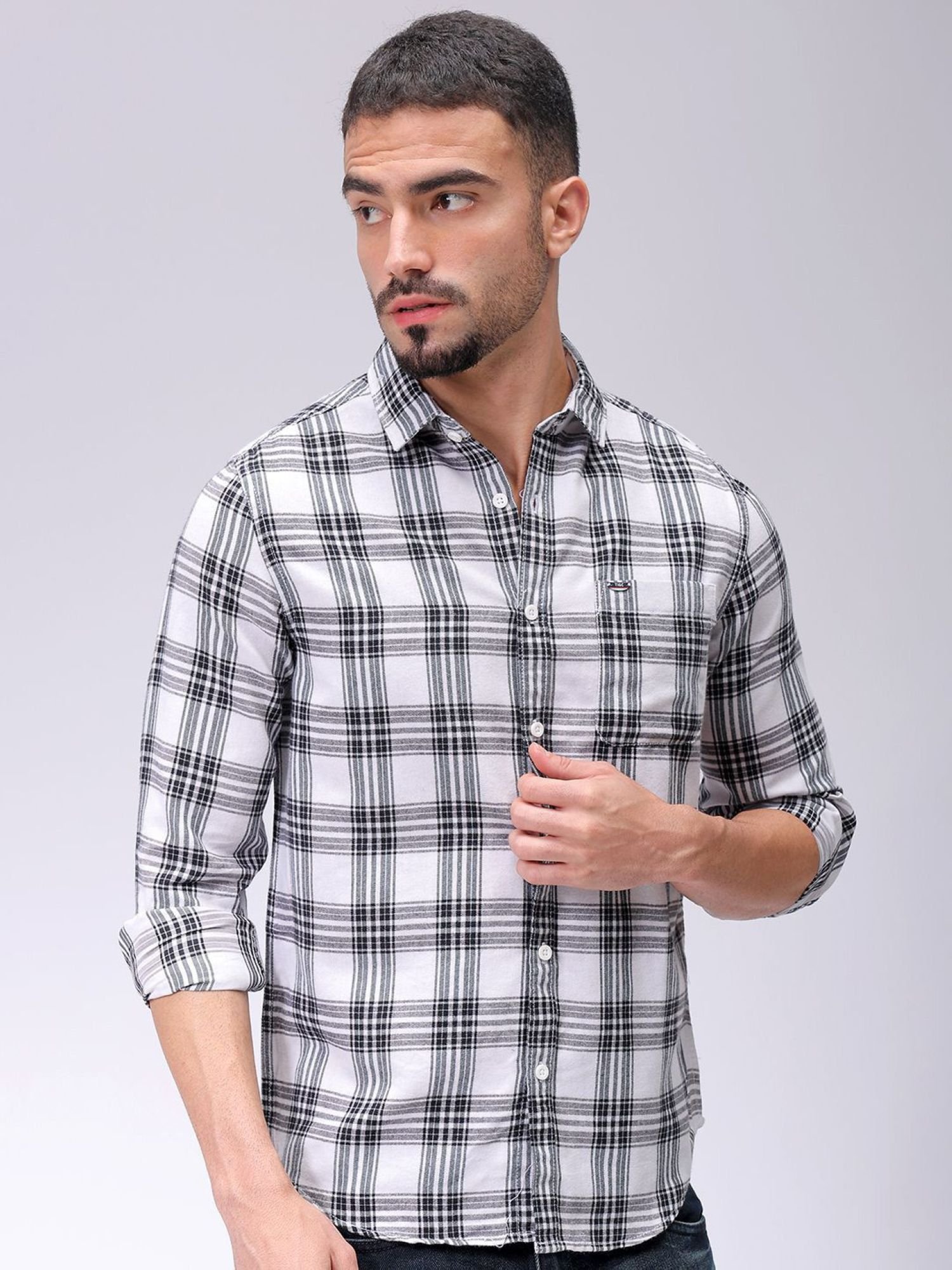 Men Slim Checked Cutaway Collar Casual Shirt