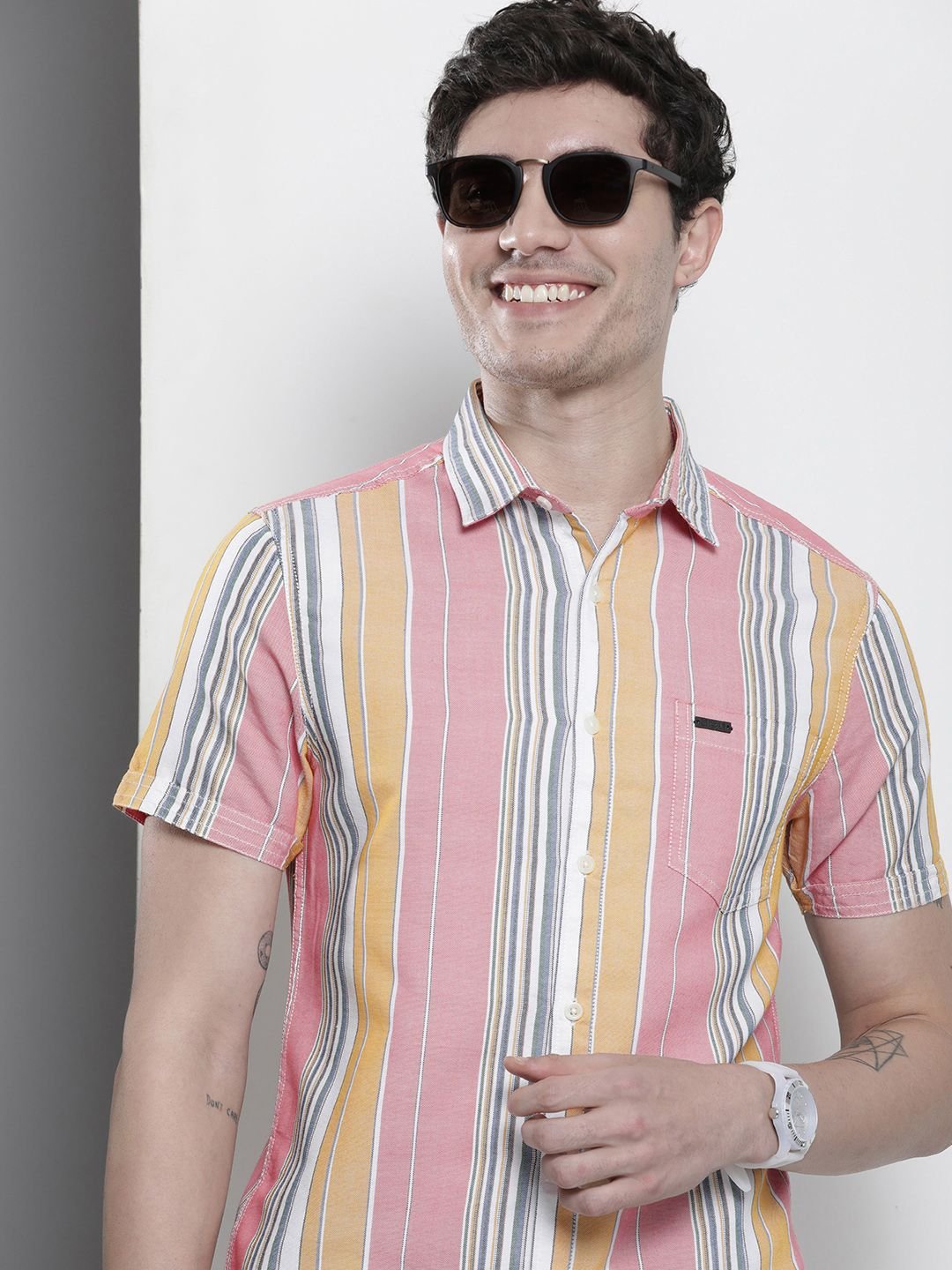 Men Slim Fit Striped Cutaway Collar Casual Shirt