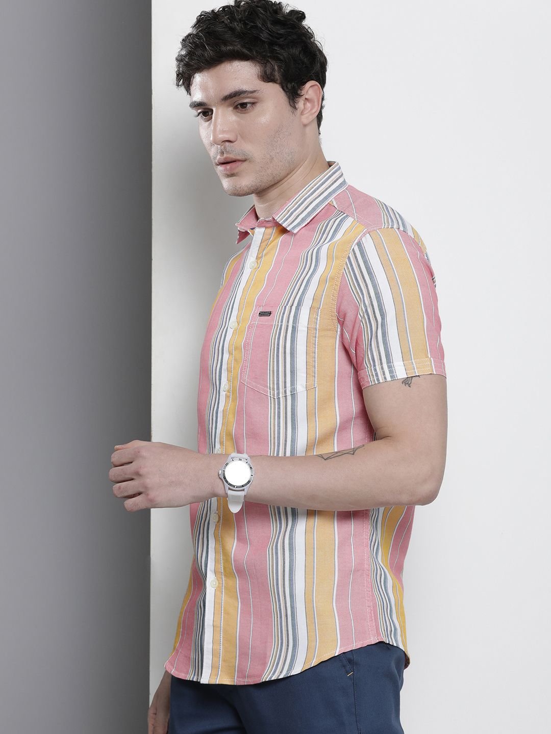 Men Slim Fit Striped Cutaway Collar Casual Shirt