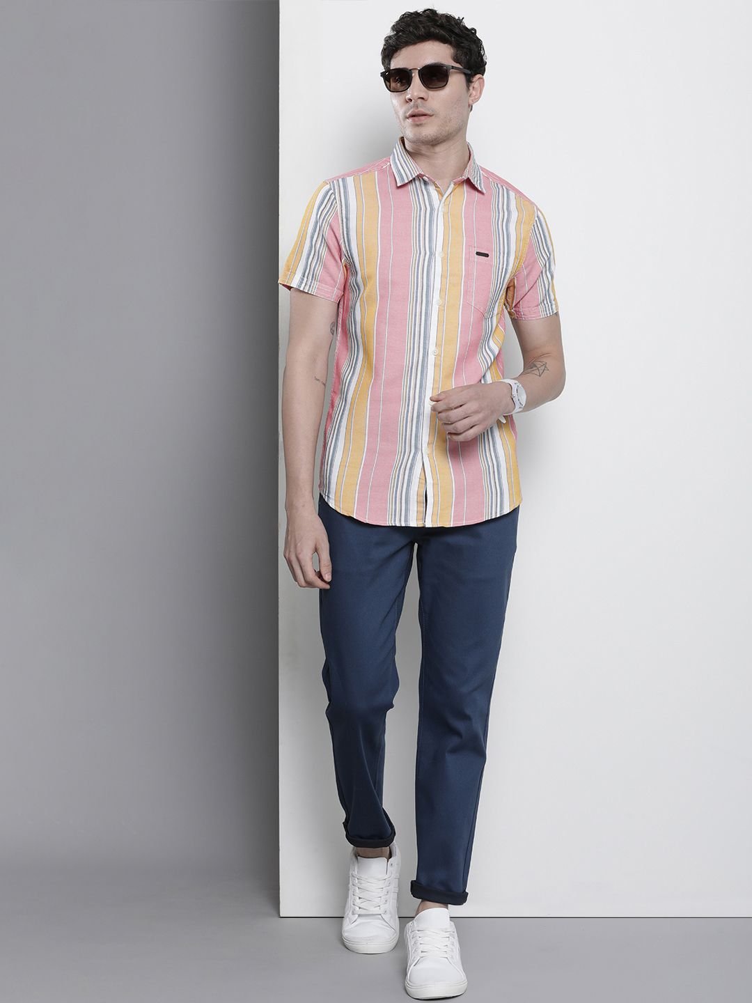 Men Slim Fit Striped Cutaway Collar Casual Shirt