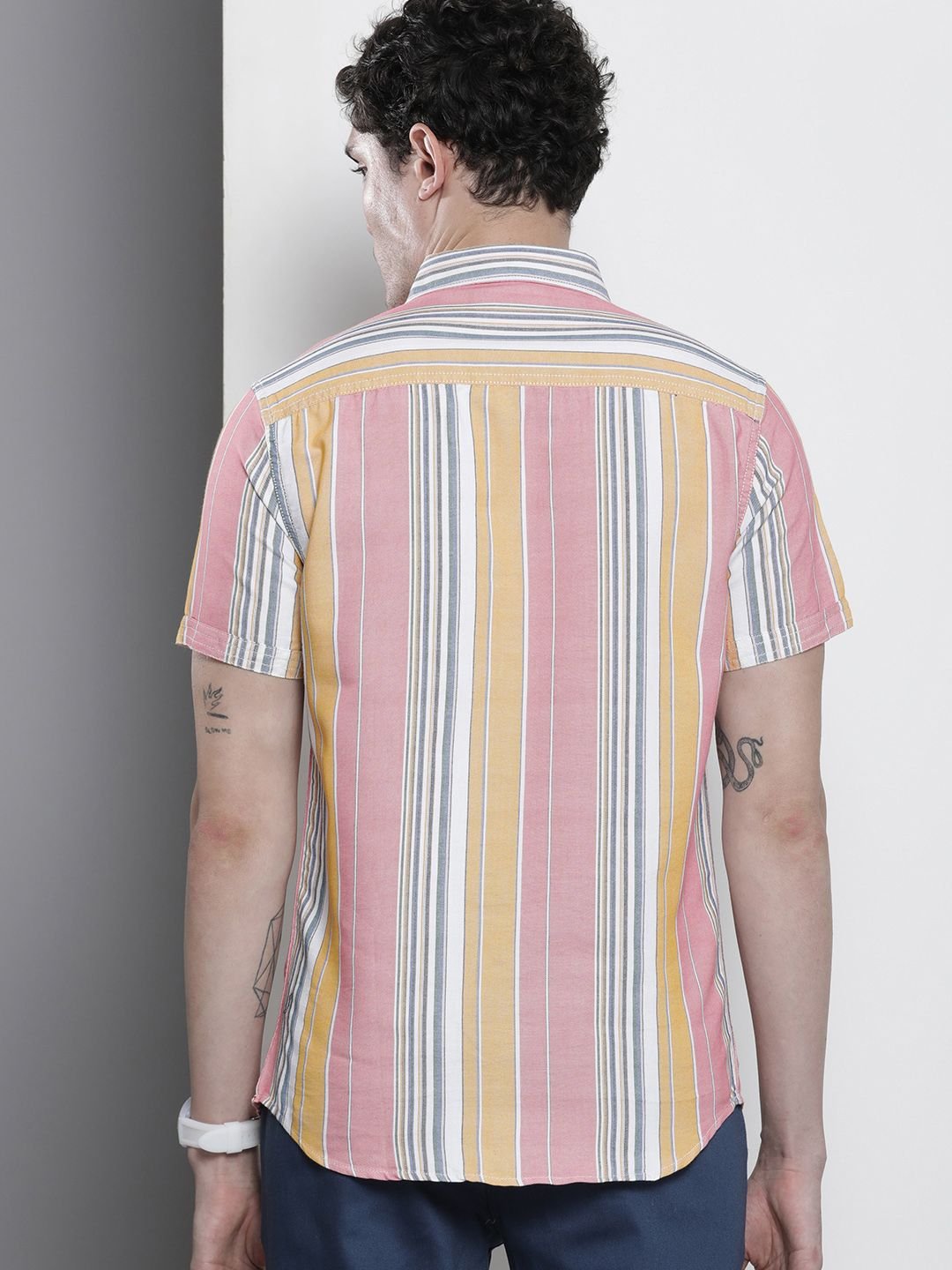 Men Slim Fit Striped Cutaway Collar Casual Shirt