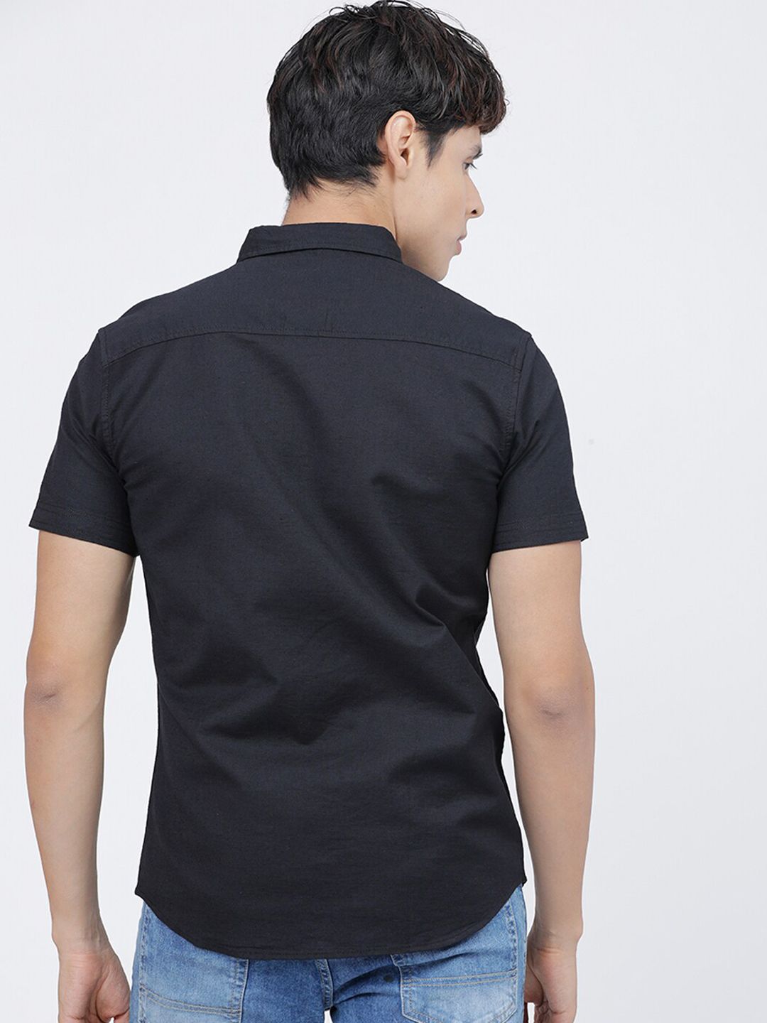 Men Slim Fit Solid Cutaway Collar Casual Shirt