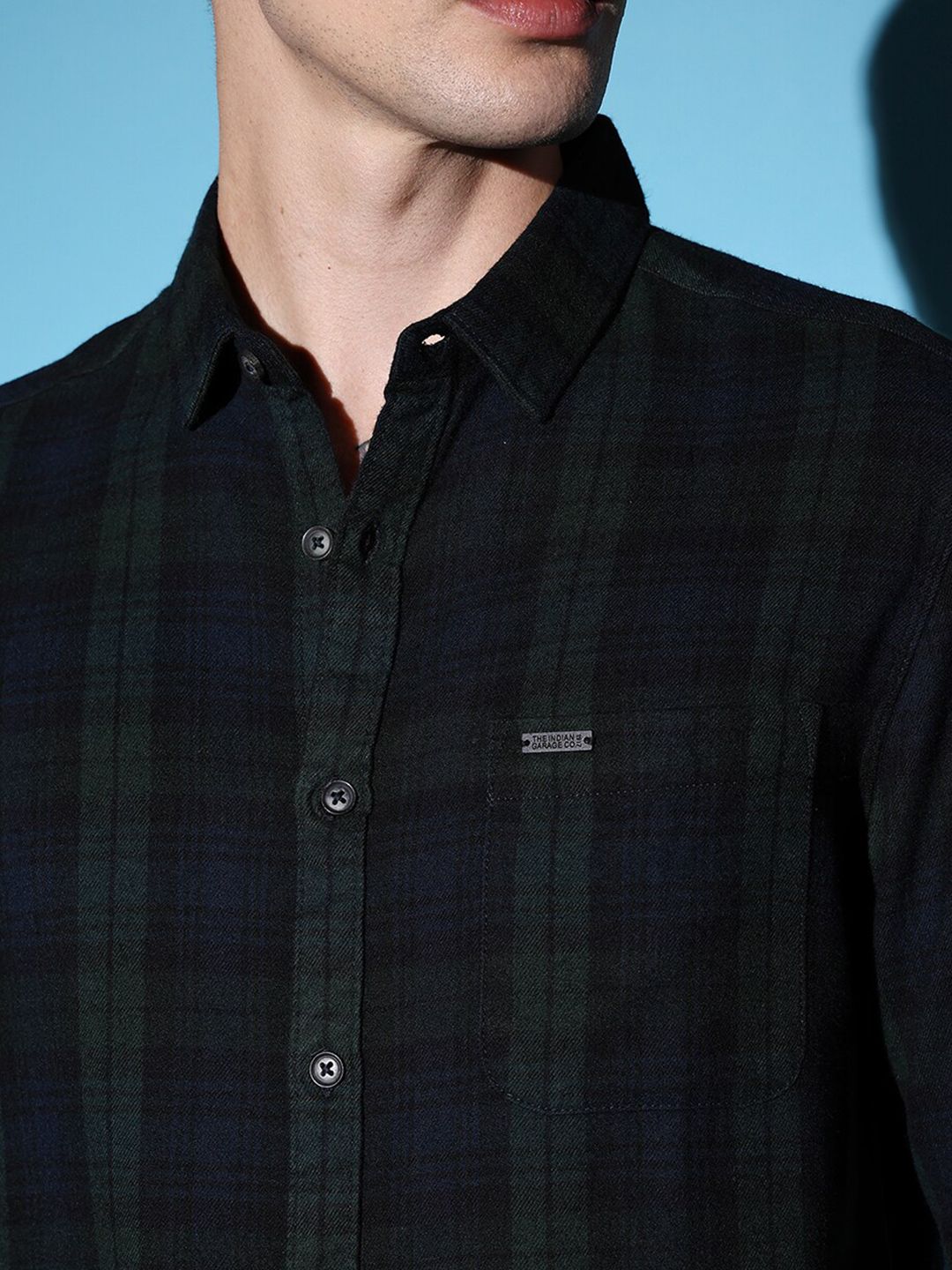 Men Slim Checked Cutaway Collar Casual Shirt