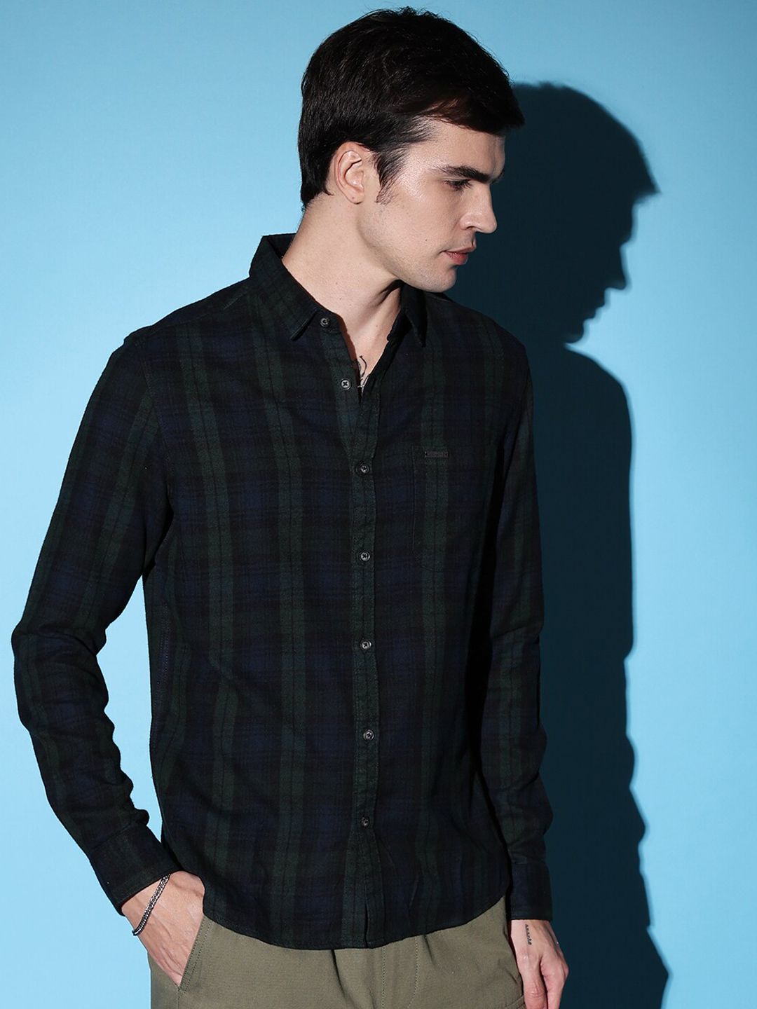 Men Slim Checked Cutaway Collar Casual Shirt
