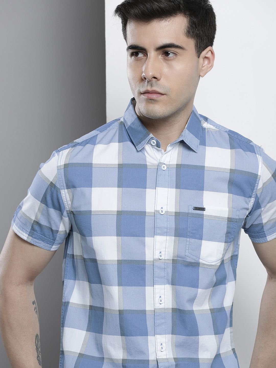 Men Regular Fit Checked Cutaway Collar Casual Shirt