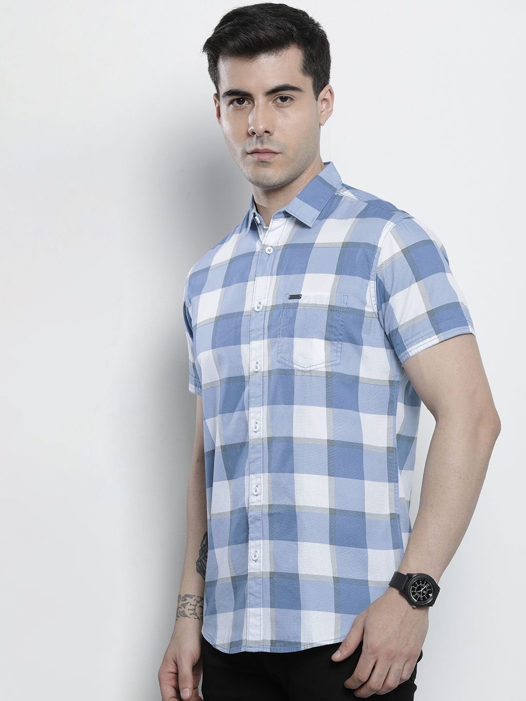 Men Regular Fit Checked Cutaway Collar Casual Shirt
