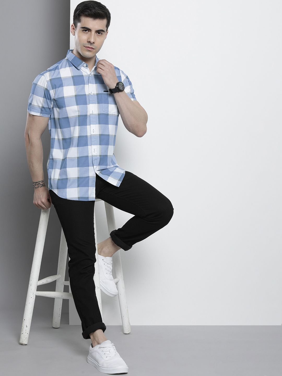 Men Regular Fit Checked Cutaway Collar Casual Shirt