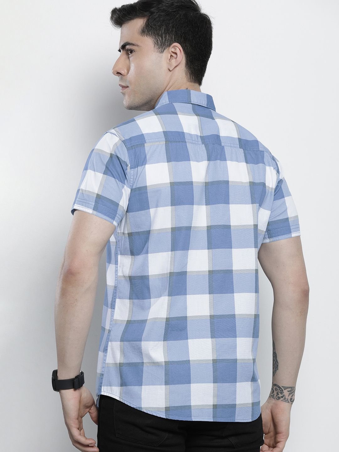 Men Regular Fit Checked Cutaway Collar Casual Shirt