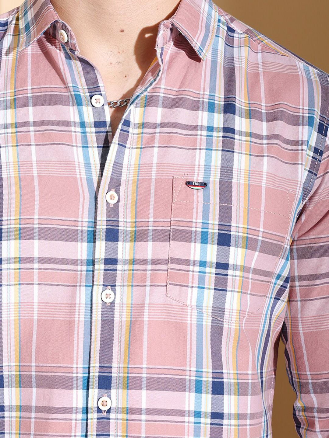 Men Slim Checked Cutaway Collar Casual Shirt