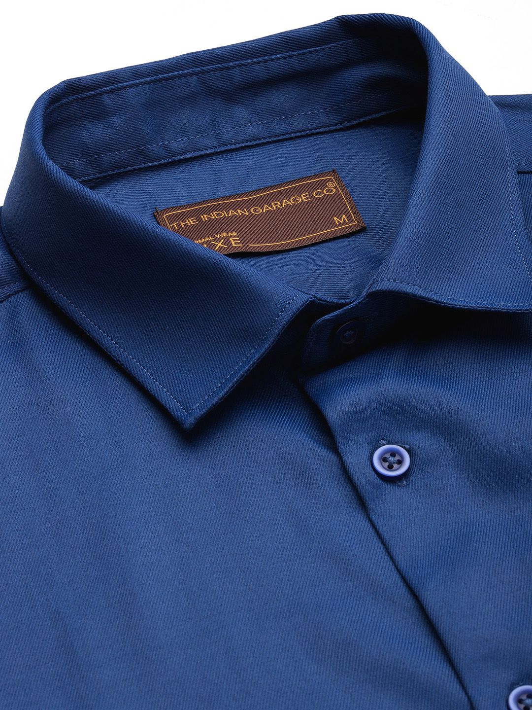 Men Slim Fit Solid Cutaway Collar Formal Shirt