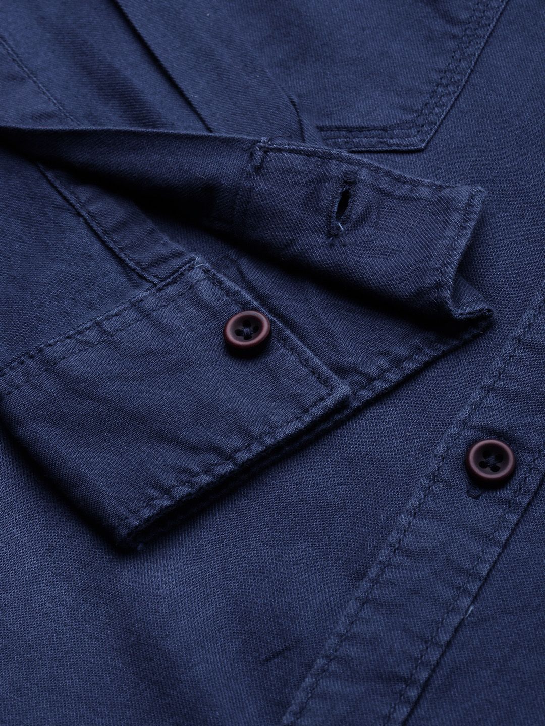 Men Slim Fit Solid Spread Collar Casual Shirt