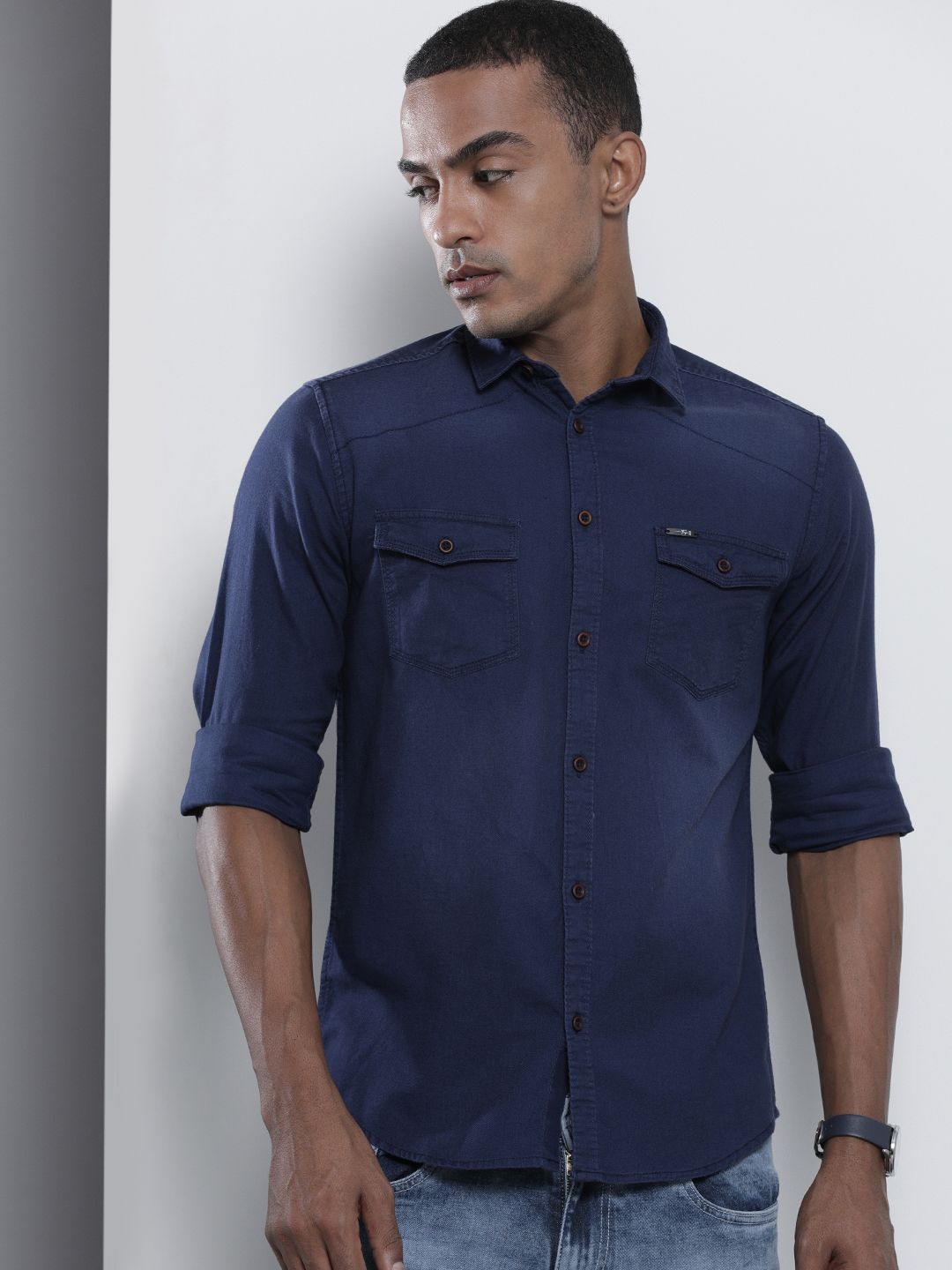 Men Slim Fit Solid Spread Collar Casual Shirt