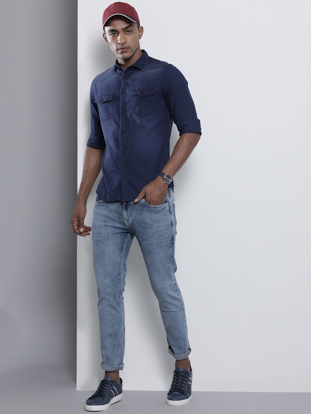 Men Slim Fit Solid Spread Collar Casual Shirt