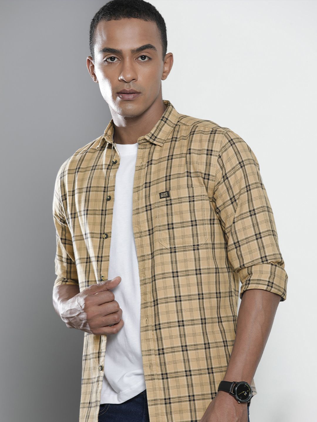 Men Slim Fit Checked Spread Collar Casual Shirt