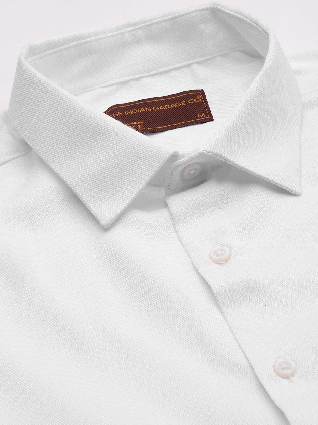 Men Slim Fit Solid Cutaway Collar Formal Shirt