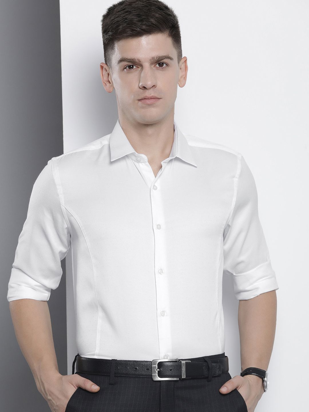 Men Slim Fit Solid Cutaway Collar Formal Shirt