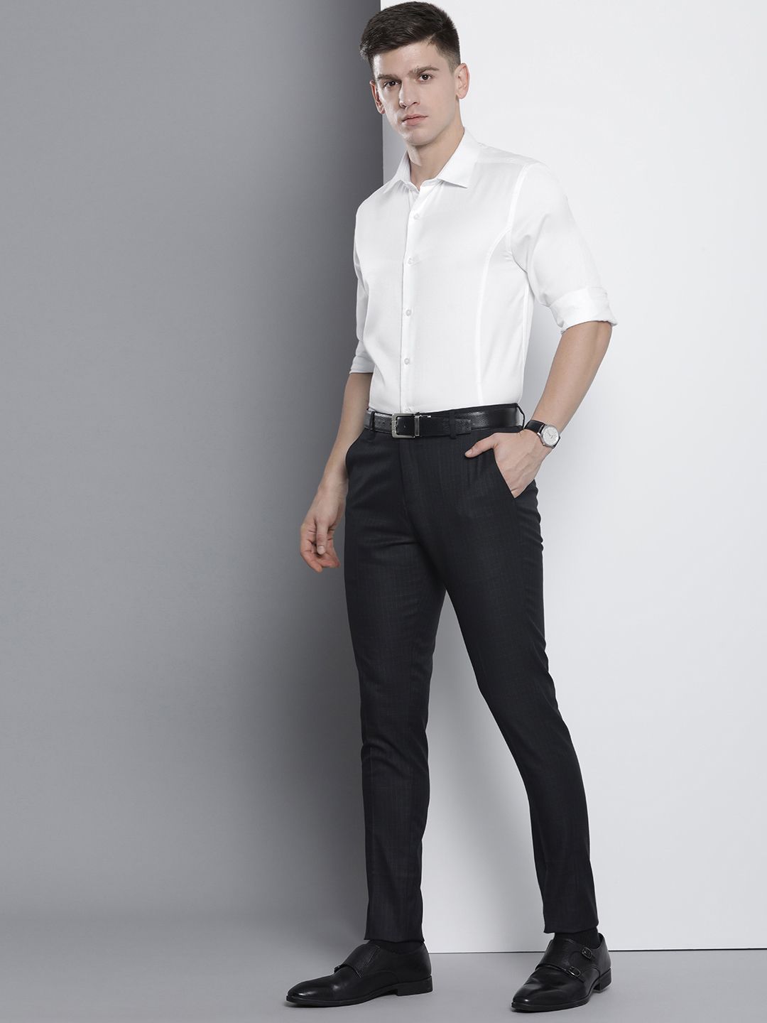 Men Slim Fit Solid Cutaway Collar Formal Shirt