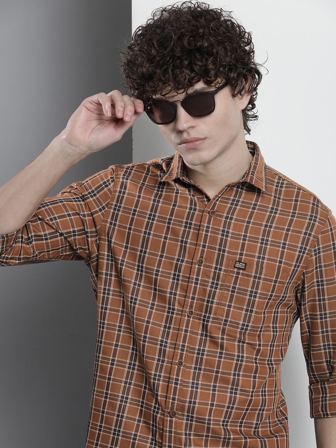 Men Regular Fit Checkered Cutaway Collar Casual Shirt