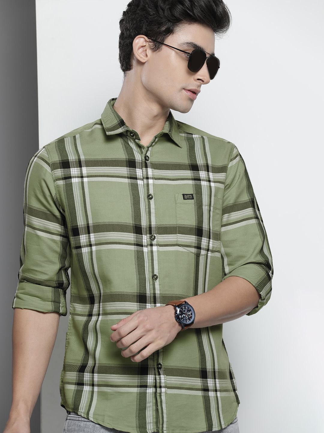 Men Slim Fit Checked Spread Collar Casual Shirt