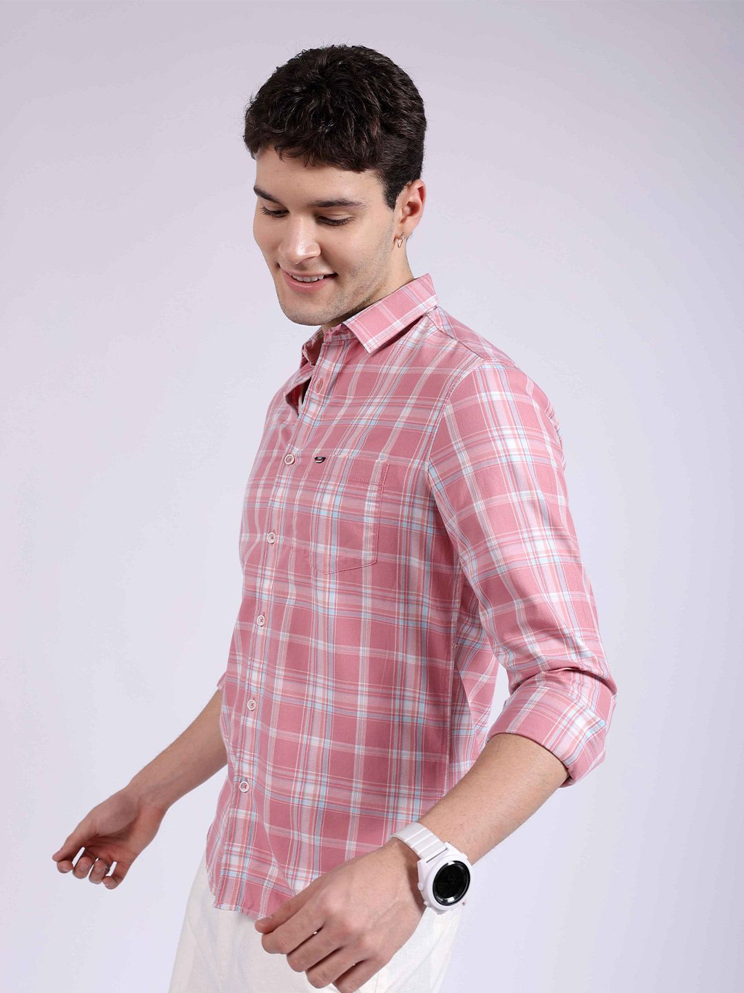 Men Slim Checked Cutaway Collar Casual Shirt