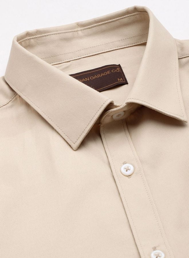 Men Slim Fit Solid Cutaway Collar Formal Shirt
