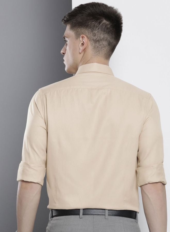 Men Slim Fit Solid Cutaway Collar Formal Shirt
