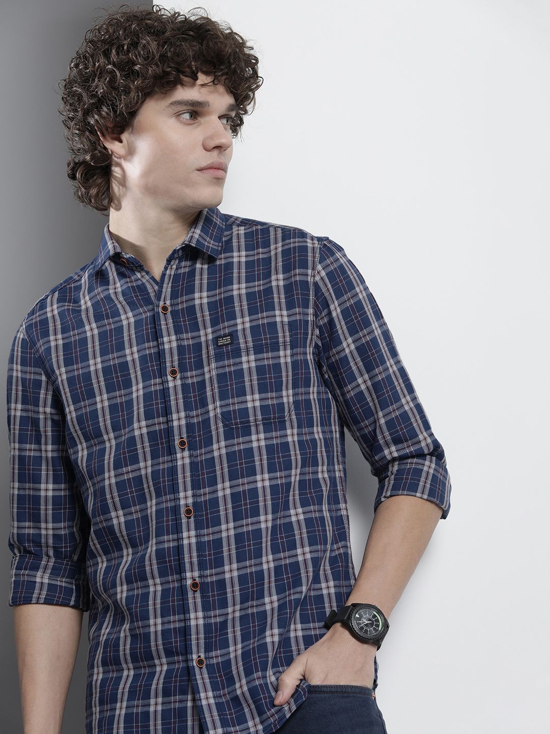 Men Regular Fit Checkered Cutaway Collar Casual Shirt