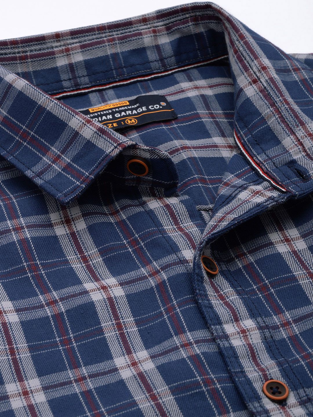 Men Regular Fit Checkered Cutaway Collar Casual Shirt