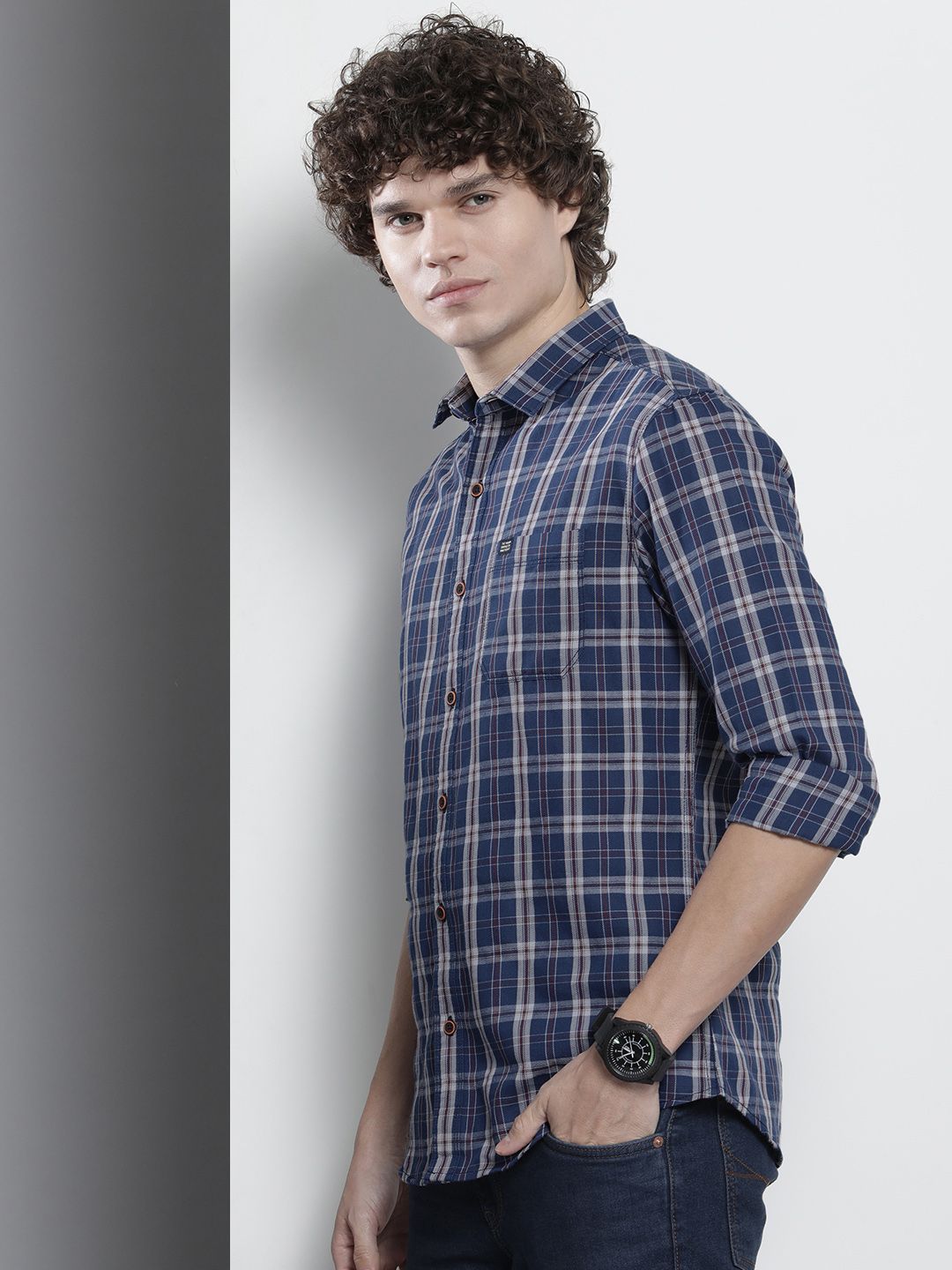Men Regular Fit Checkered Cutaway Collar Casual Shirt