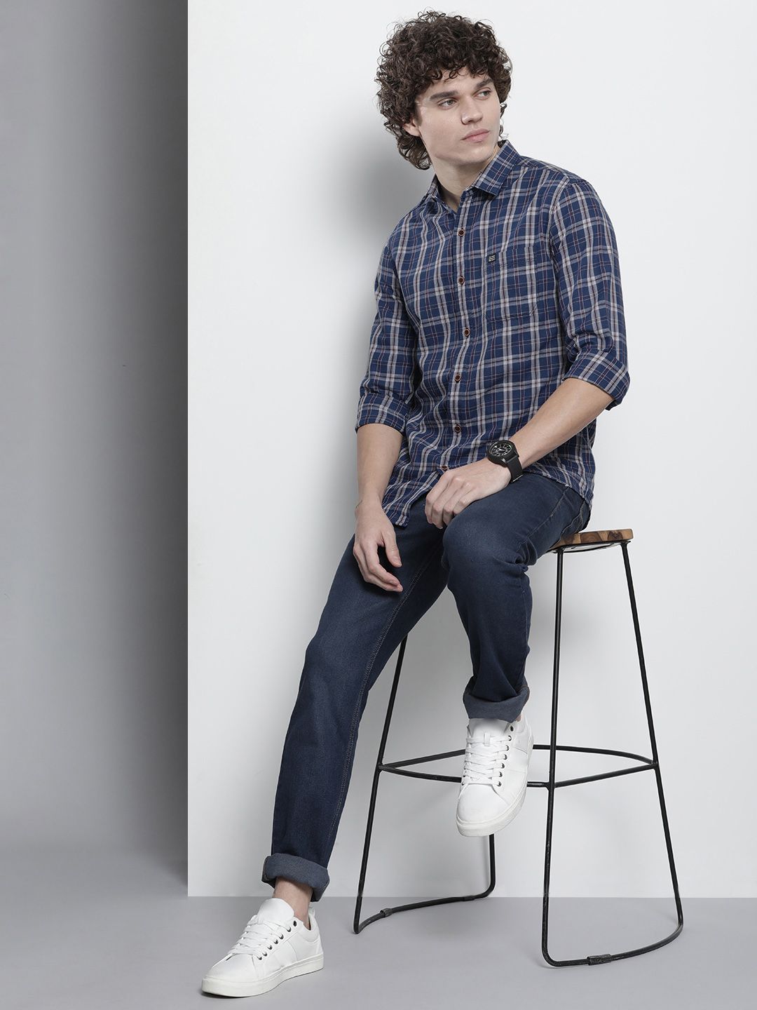 Men Regular Fit Checkered Cutaway Collar Casual Shirt