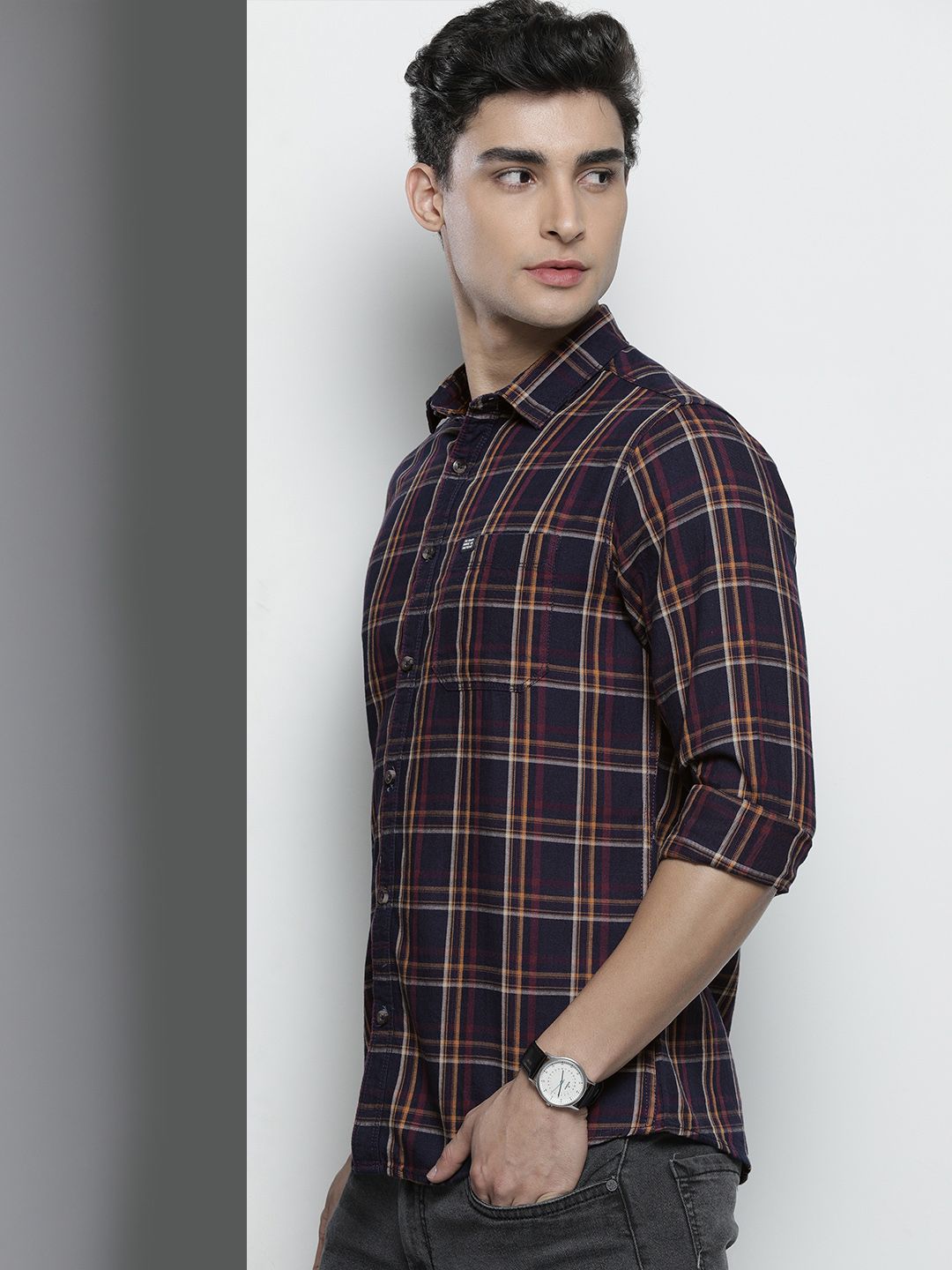Men Slim Fit Checked Spread Collar Casual Shirt