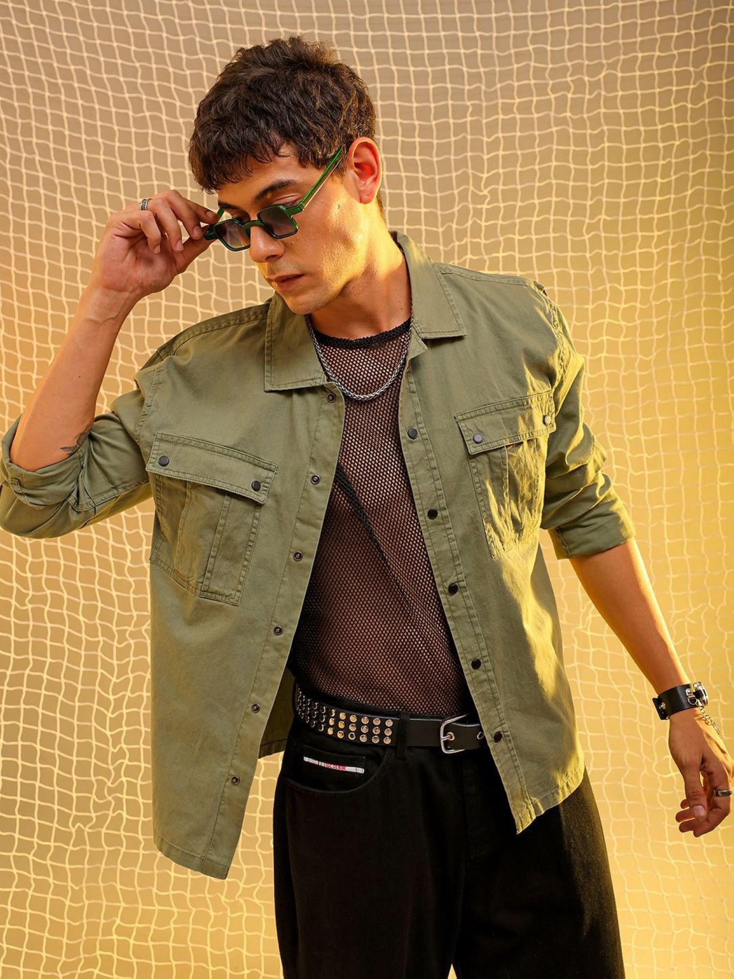 Men Regular Solid Cutaway Collar Street Shirt