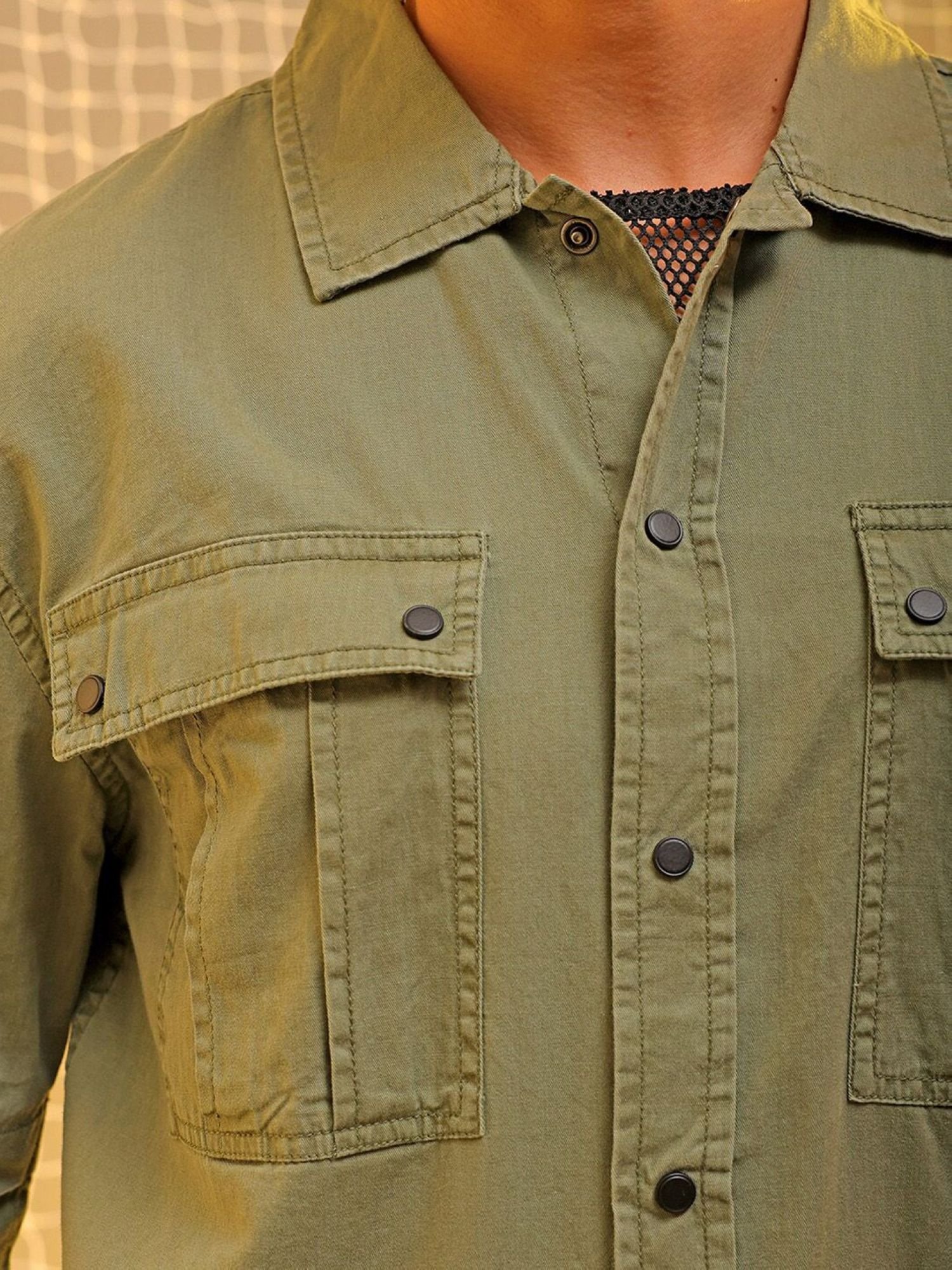 Men Regular Solid Cutaway Collar Street Shirt