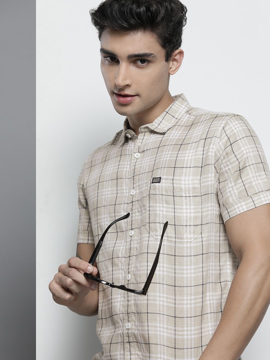 Men Slim Fit Checked Spread Collar Casual Shirt