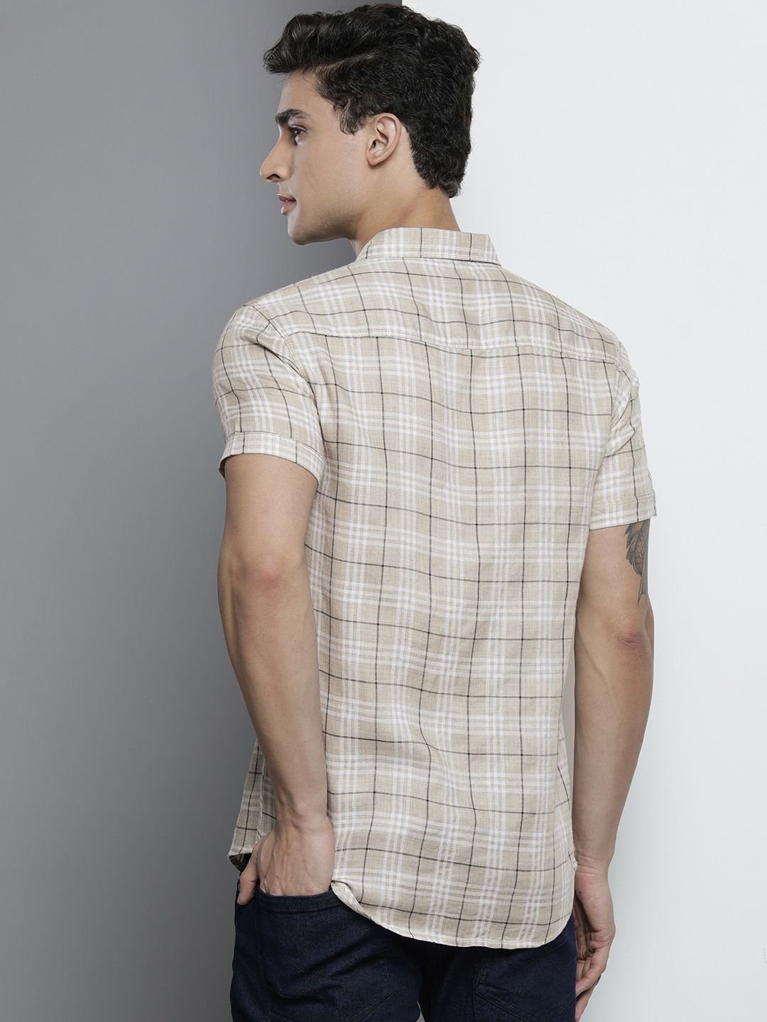 Men Slim Fit Checked Spread Collar Casual Shirt
