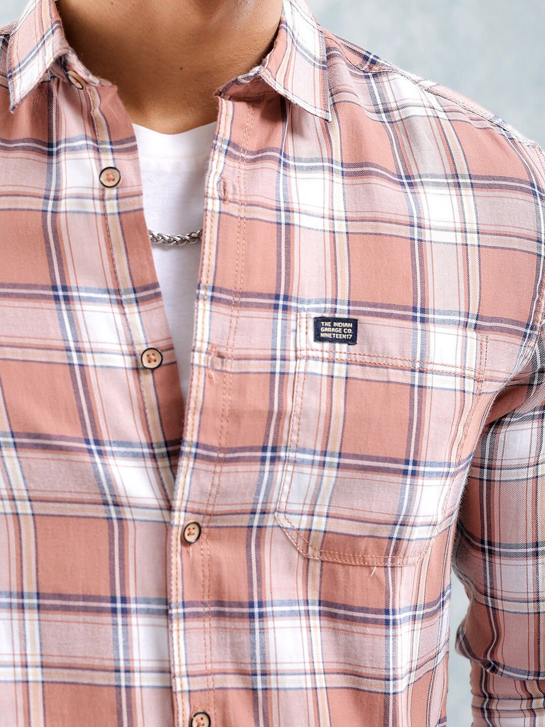 Men Regular Fit Checked Cutaway Collar Casual Shirt