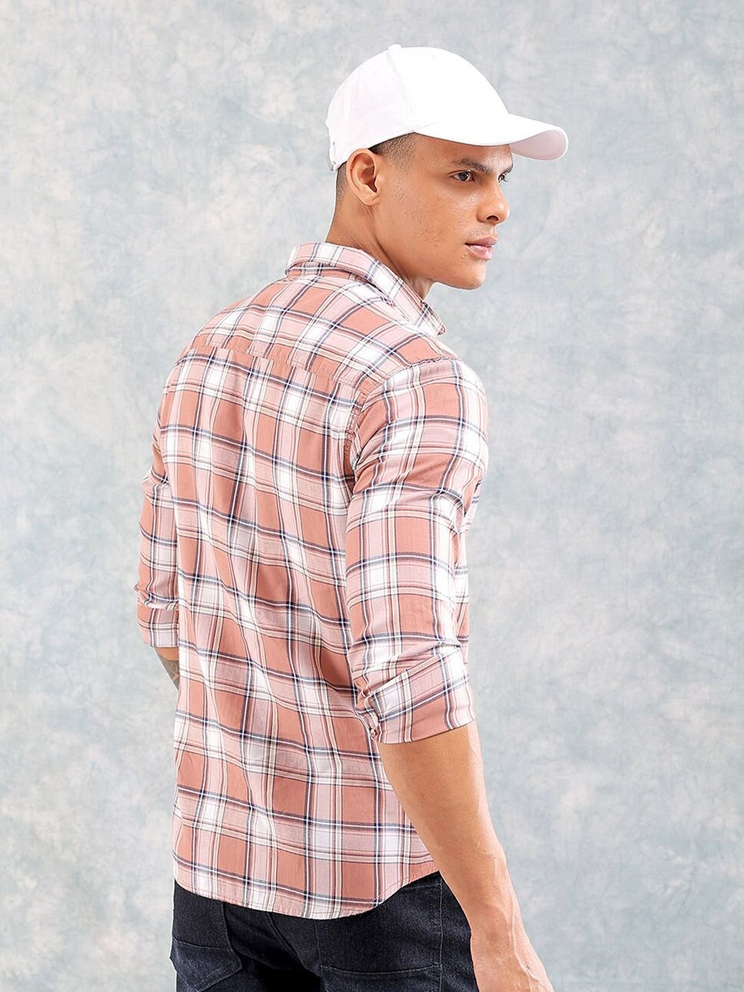 Men Regular Fit Checked Cutaway Collar Casual Shirt