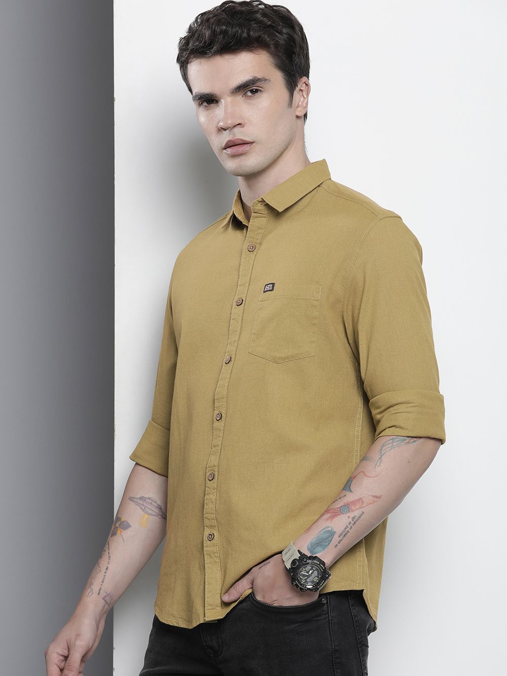 Men Slim Fit Cutaway Collar Resort Wear Shirt