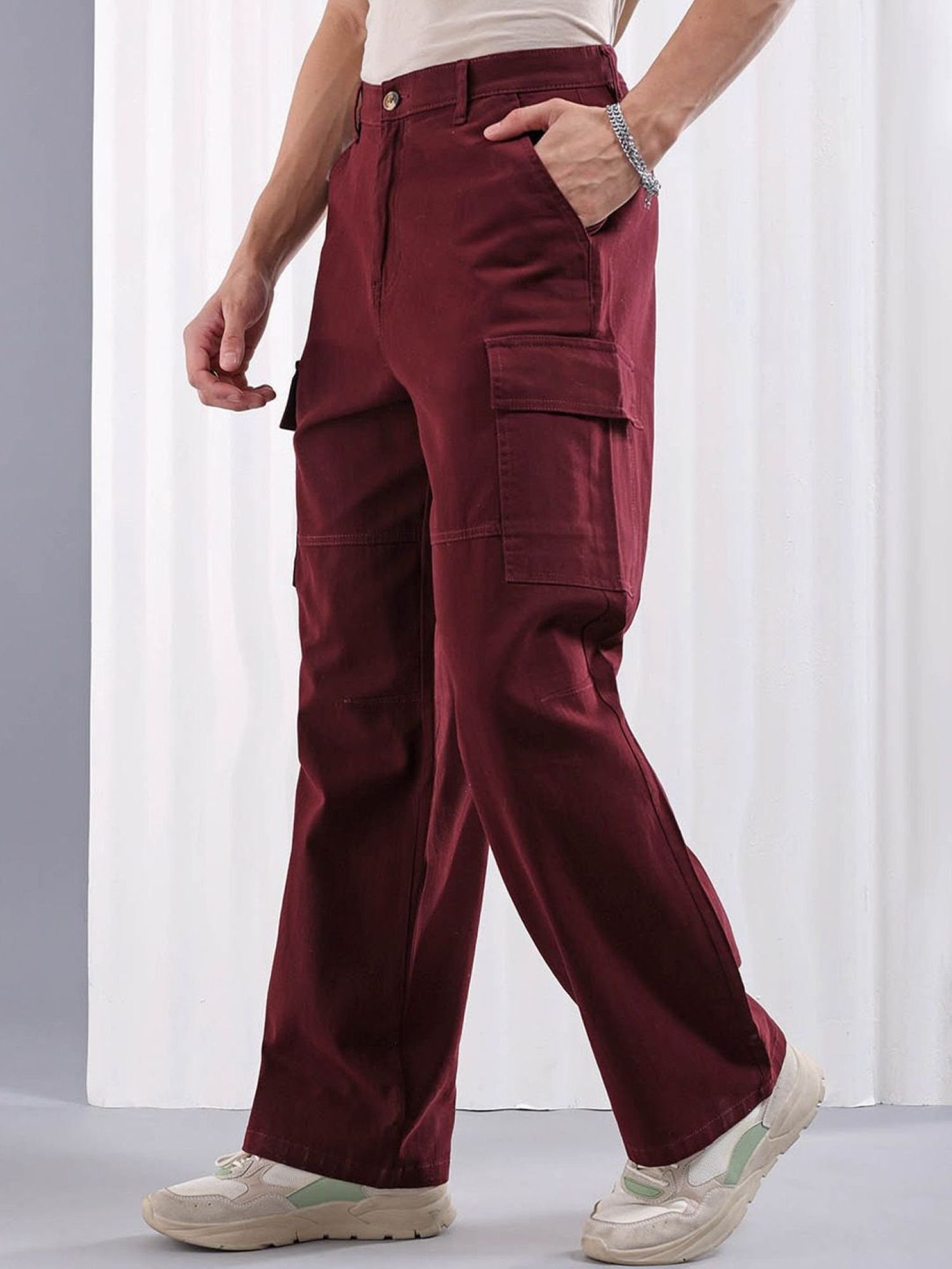 Men Relaxed Fit Mid Rise Cargo