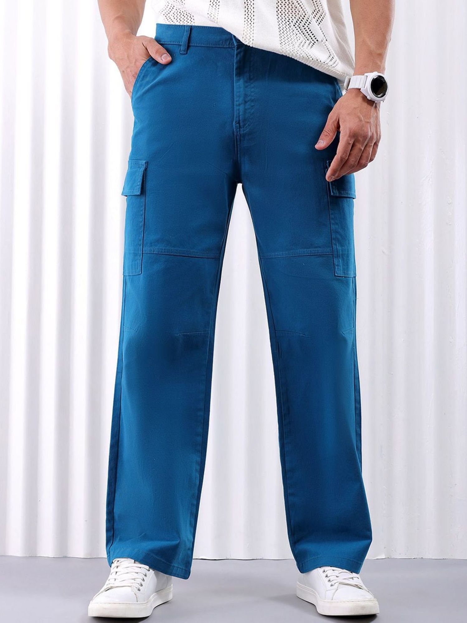 Men Relaxed Fit Mid Rise Cargo