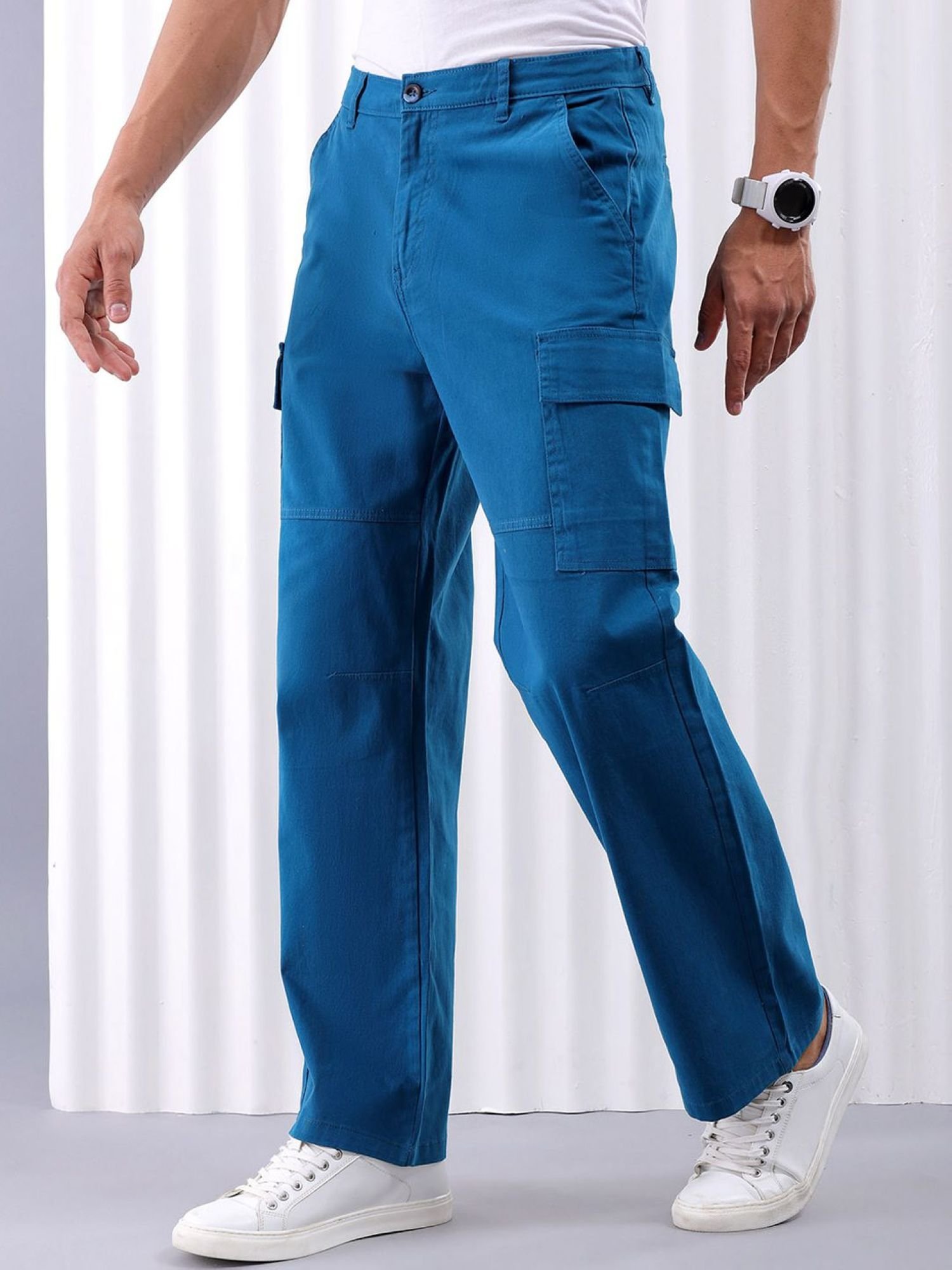 Men Relaxed Fit Mid Rise Cargo